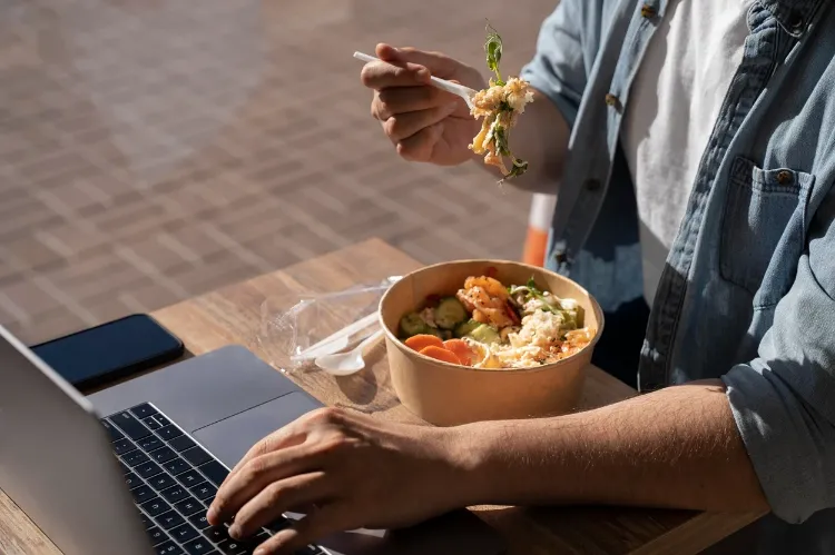 맛있는 고단백 프로틴 식단을 즐기는 직장인